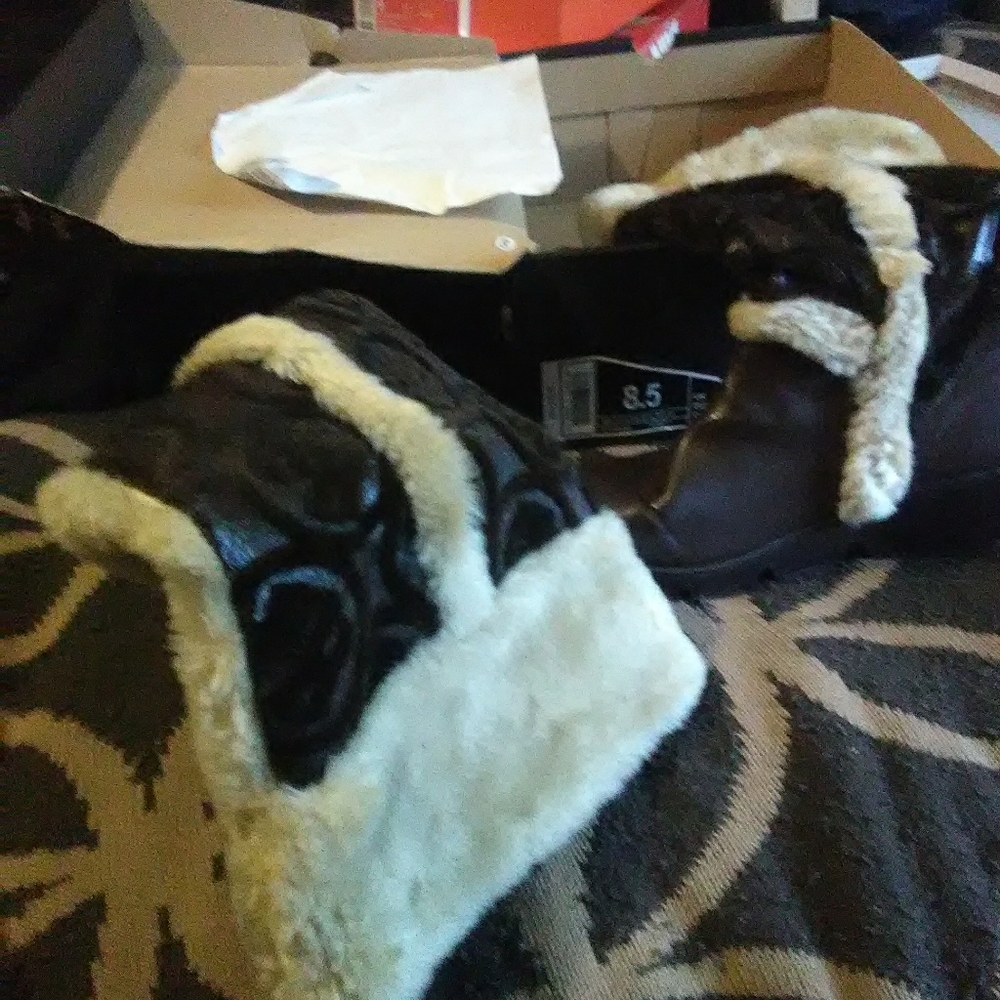 Woman's RocaWear Boot